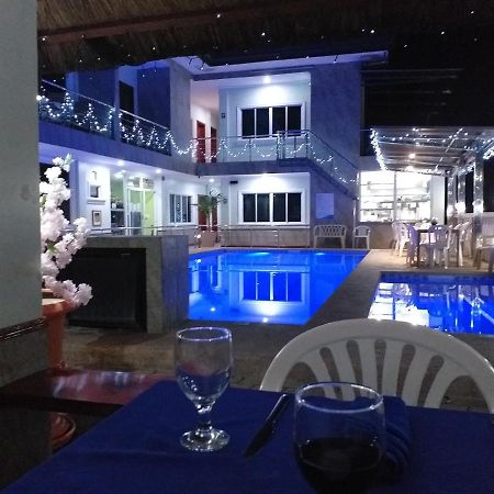 Ocean Breeze Resort Toledo Buitenkant foto