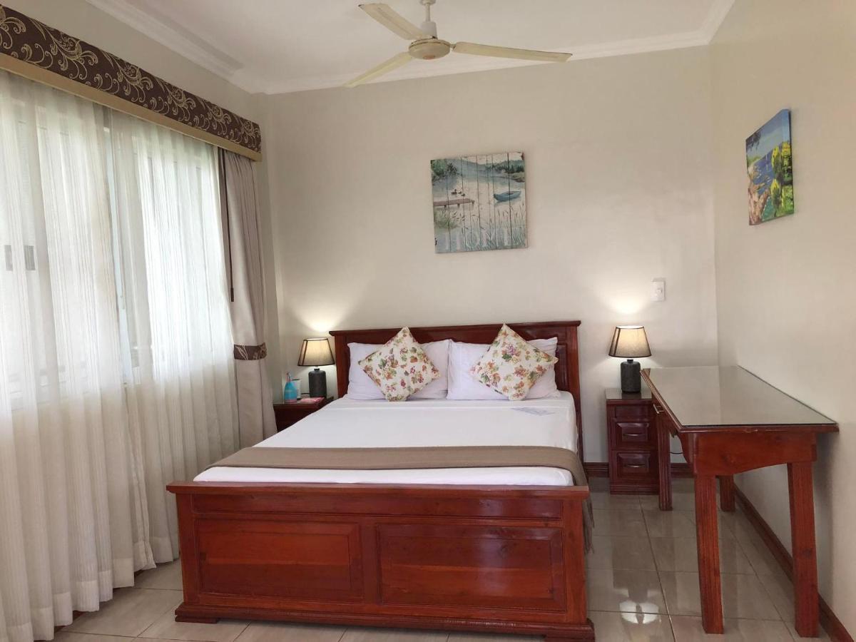 Ocean Breeze Resort Toledo Buitenkant foto