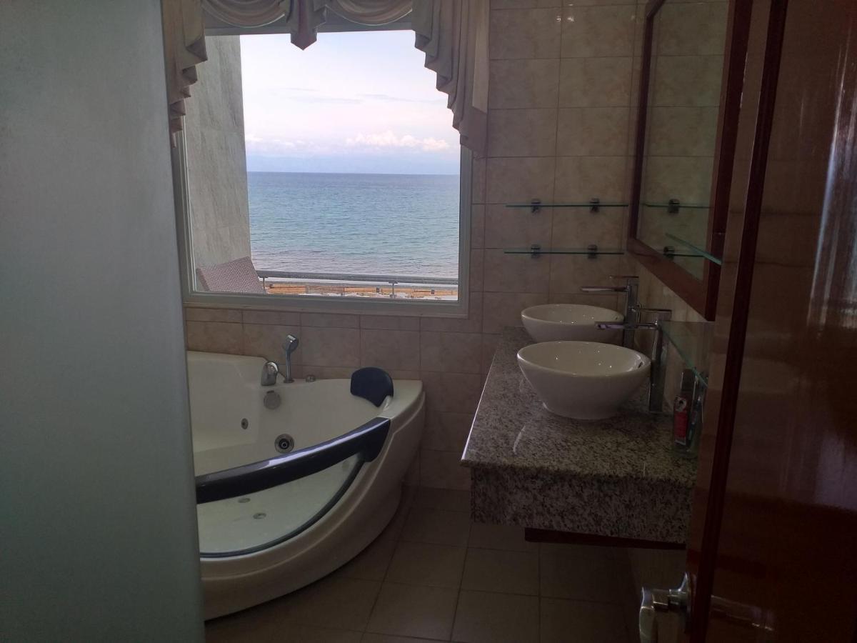 Ocean Breeze Resort Toledo Buitenkant foto
