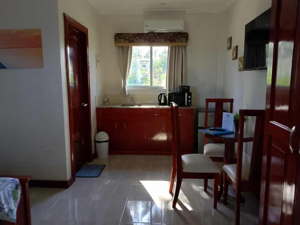 Ocean Breeze Resort Toledo Buitenkant foto