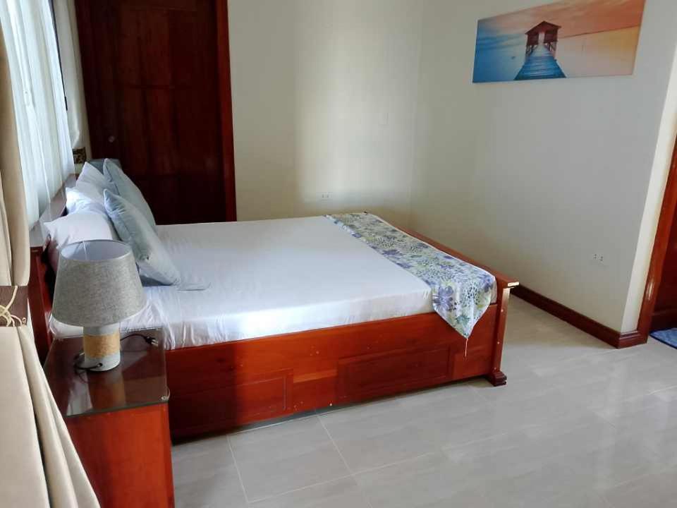 Ocean Breeze Resort Toledo Buitenkant foto