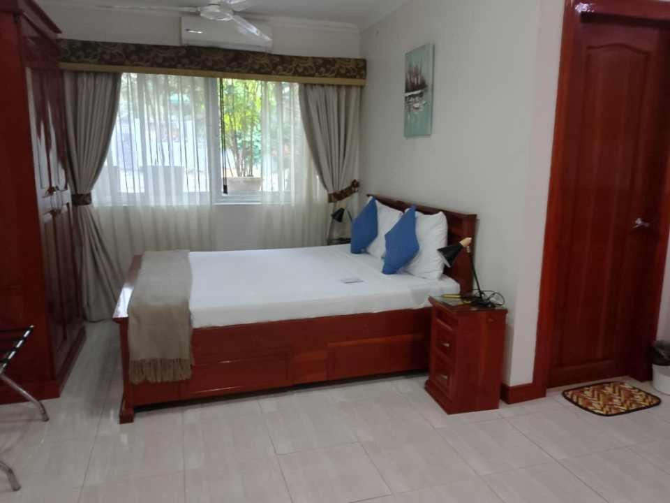 Ocean Breeze Resort Toledo Buitenkant foto