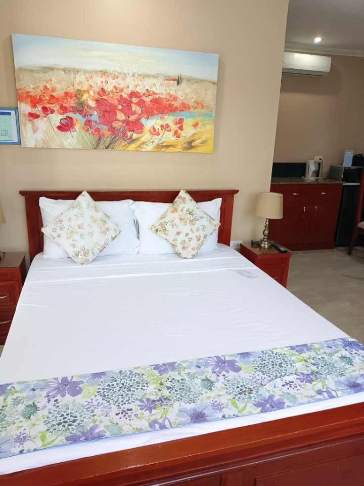 Ocean Breeze Resort Toledo Buitenkant foto